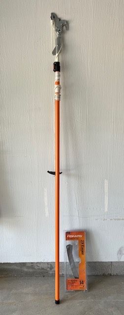 Telescoping FISKARS Tree Pruner Including NEW 15’ Wood Zig Saw Blade-NEW CONDITION