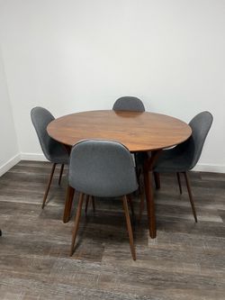 Dinning table with 4 chairs