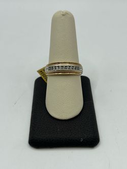 Two-Tone Diamond Cluster wedding band