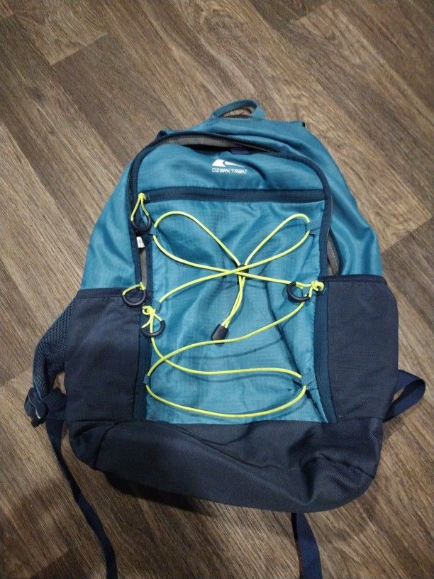 Backpack Ozark Trail Good Condition 10