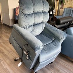  Golden Technologies Power Lift Recliner — Mobility / Elderly / Senior / Disability / Medical Equipment