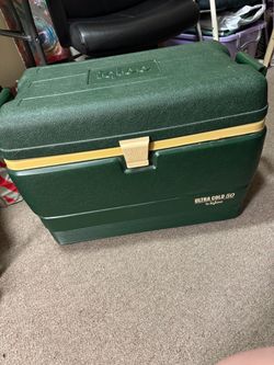 VINTAGE IGLOO COLD 50 CHEST WITH DRAIN PLUG