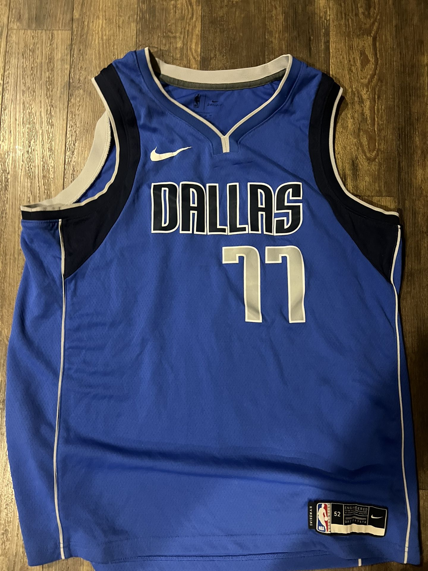 Luka Dončić Mavericks jersey