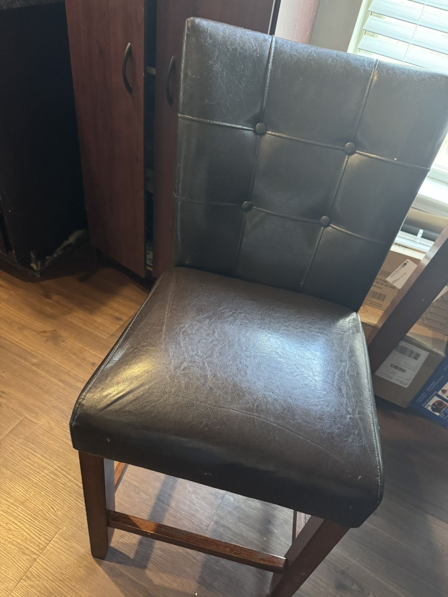 Dinning Room Table/3 Chairs