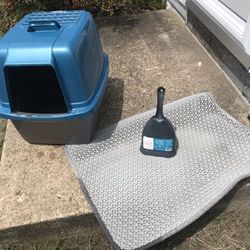Very Nice Cat Box With Matt And Litter Scooper Everything Goes For $25 Firm