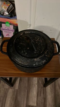 Cast iron Dutch oven