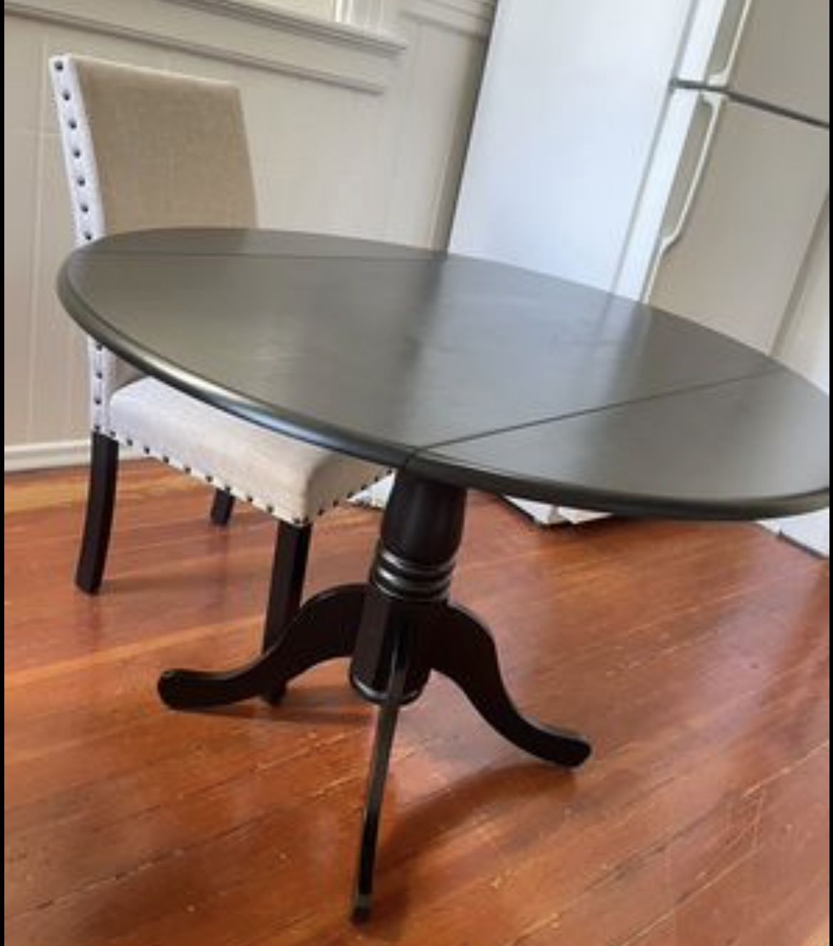 FREE round, Black Dining Table