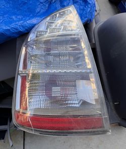 Driver Side Tail Light ( as pictured for 04-09 Prius )
