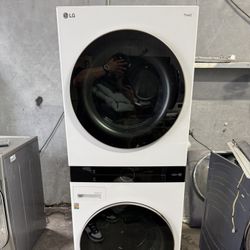 LG White Gas Tower Washer And Dryer 