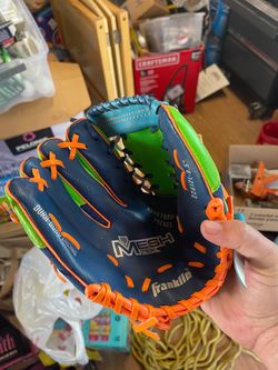 Tee ball glove