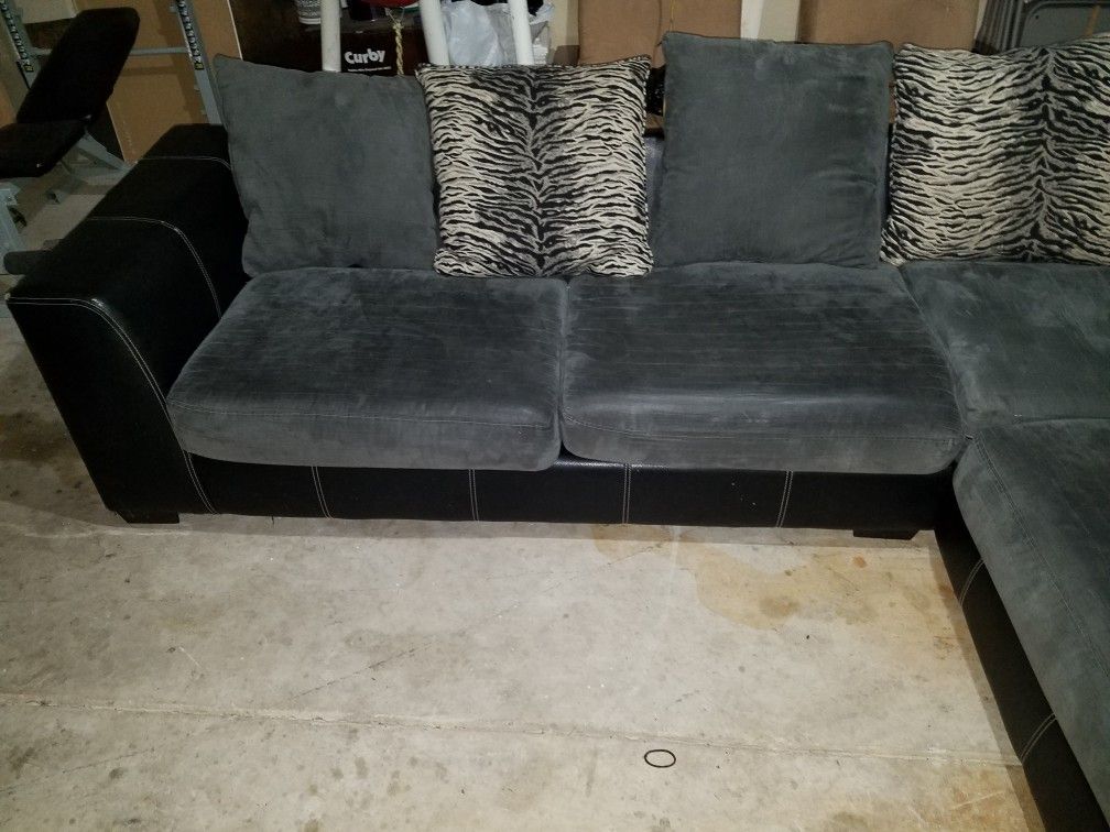 2 piece sectional couches for Sale in Albuquerque, NM OfferUp