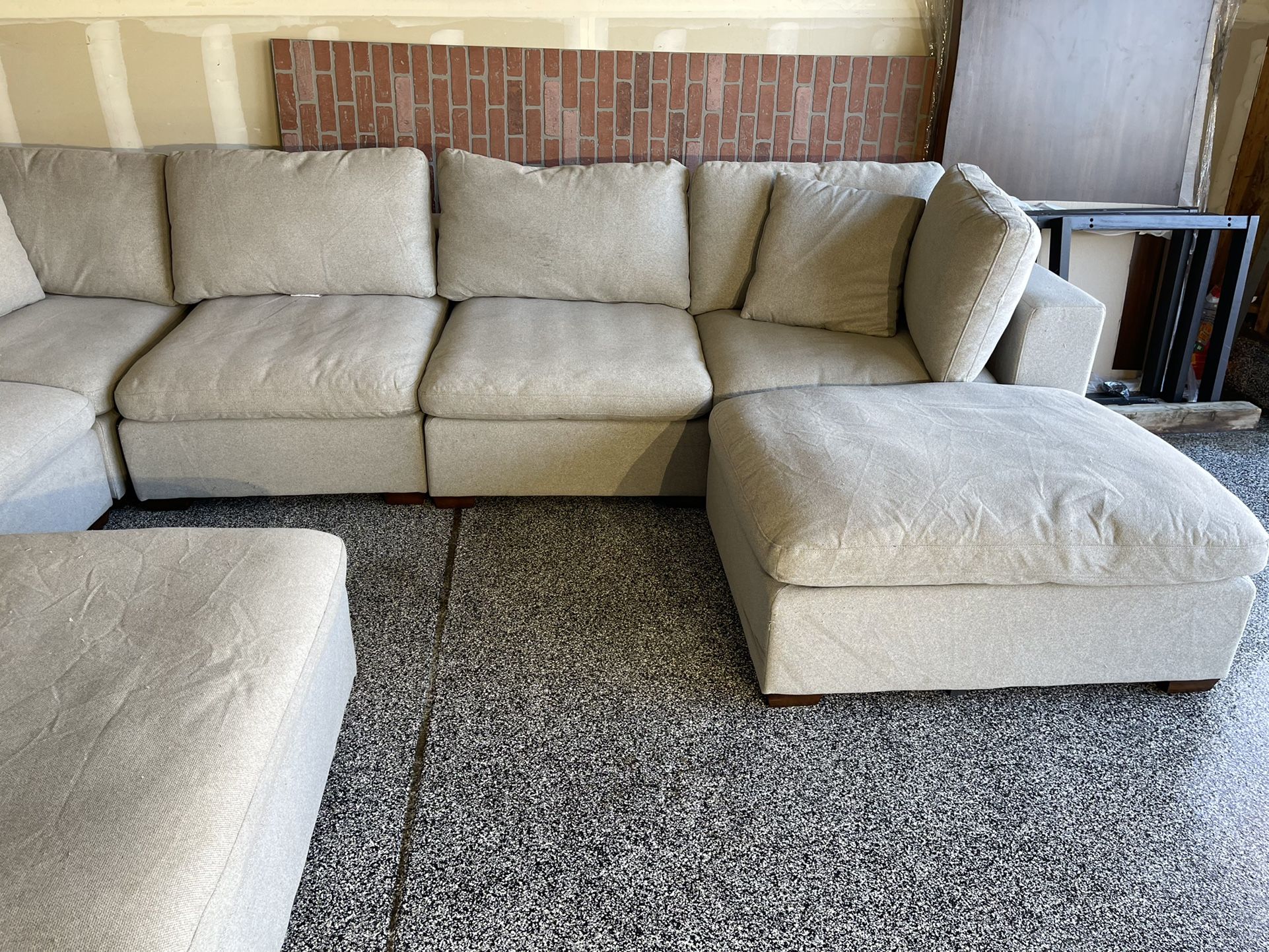 FREE DELIVERY Thomasville Lowell 8piece Fabric Modular Sectional for