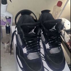 Air Jordan 4 White Thunders 