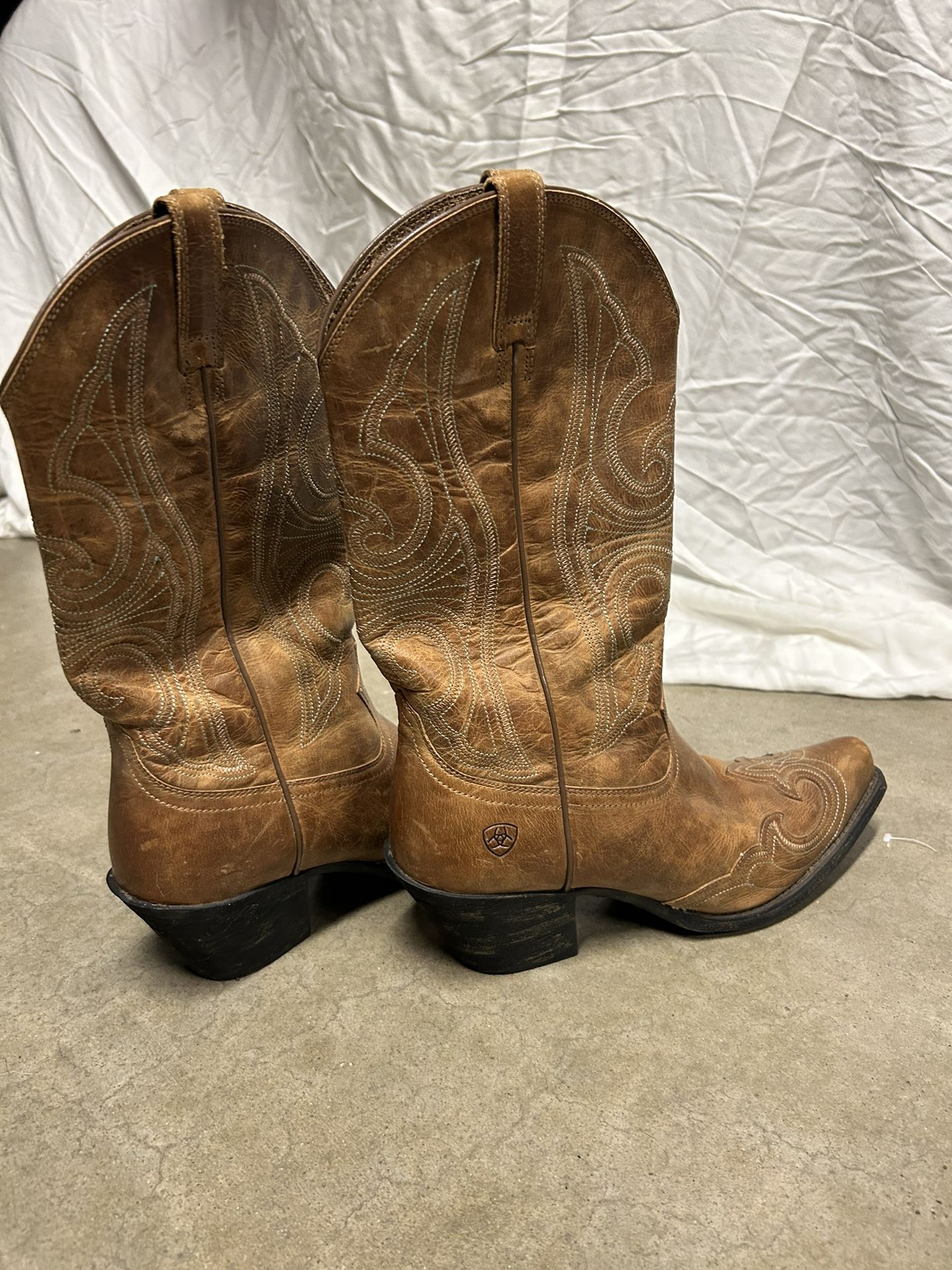 Ariat Cowgirl Boots Size 9