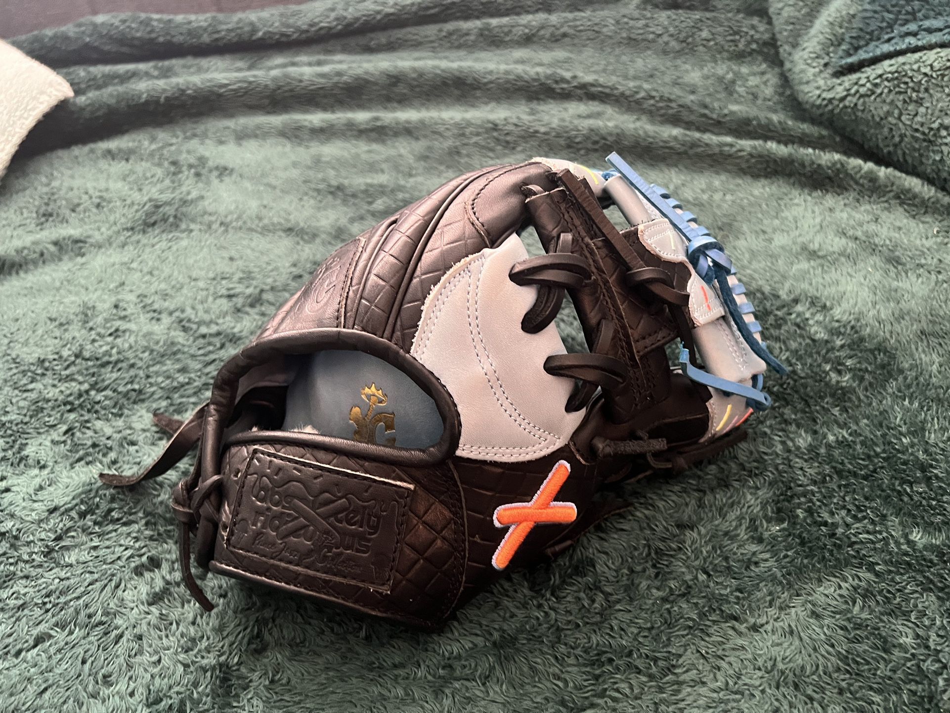 ARiA Jazz Chisholm Pushin' 🅿️ Ice Crean Baseball Glove 11.5