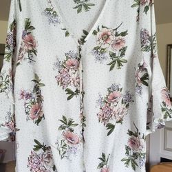 Ladies 2X Beautiful  Floral Blouse NEW!