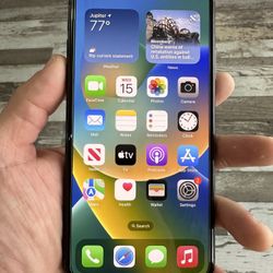 iPhone 11 Pro Max 256GB UNLOCKED W/ New Tempered Glass Screen Protector And Charger!