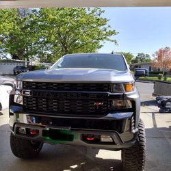 LIKE NEW FRONT HEADLIGHTS AND FRONT GRILLE FOR SALE