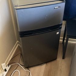 Mini Fridge 