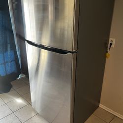 *Brand New LG Refrigerator * $600.00 OBO 
