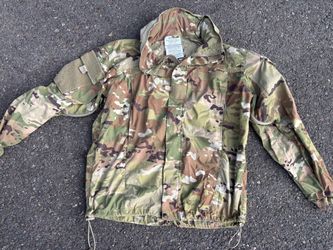 Military surplus multicam soft shell Gen III level 5 cold weather jacket, men’s medium regular