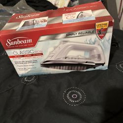 Sunbeam Classic Iron. Never Used. 30 Min Time Auto-Off