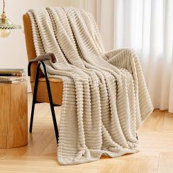 MIULEE's Fleece Throw Blanket

 