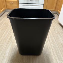 Rubbermaid Trash Container