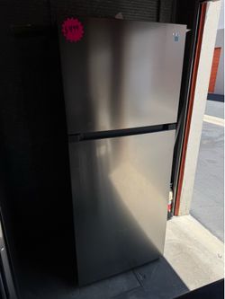 Insignia Apartment Size Refrigerator