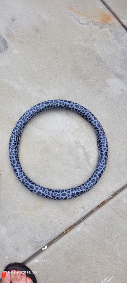 Steering wheel cover