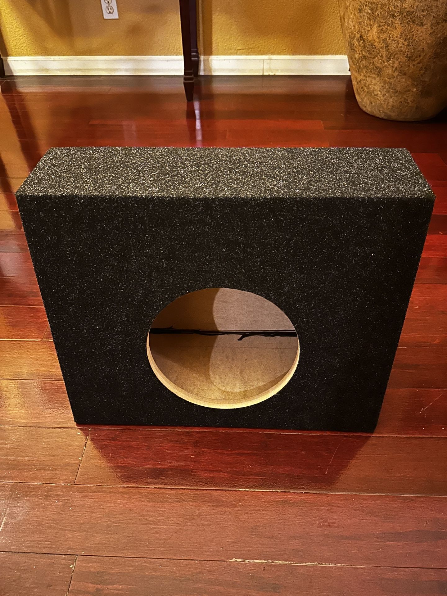 10-Inch Single Truck Sealed Subwoofer Enclosure