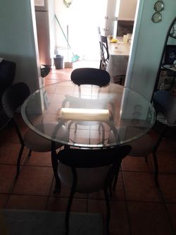 Glass round table