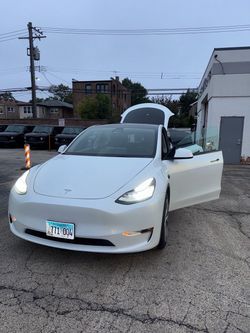 2022 White Tesla Model Y
