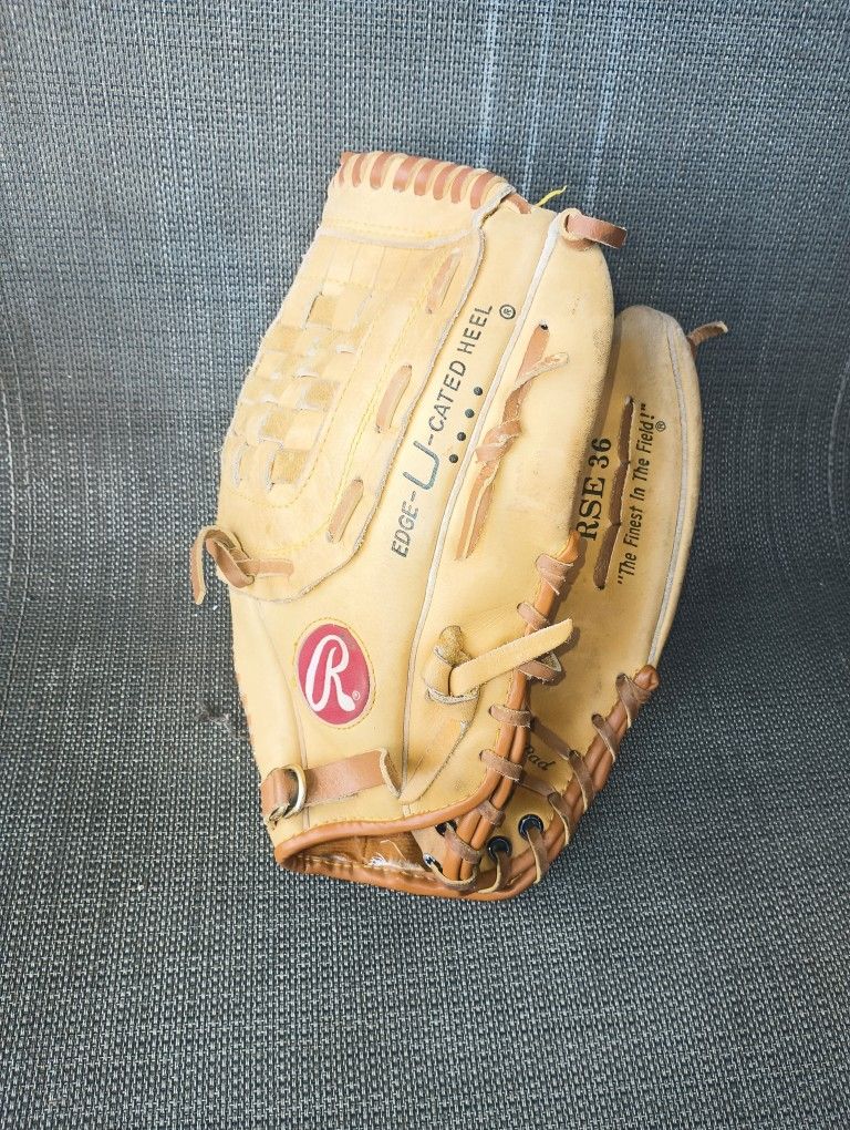 Rawlings Baseball Glove