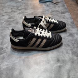 Women's 6 Samba