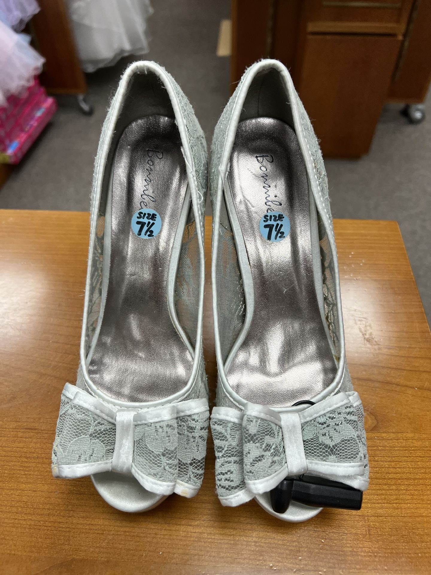 Shoes Heels Light Gray Color Floor Model