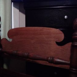 Twin Wood Bed/Metal Frame (Mattress)