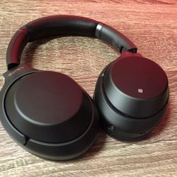 Sony WH-1000XM3 Headphones good condition 