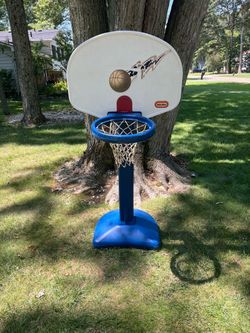 Little tikes basketball hoop (adjustable up to 5.5 feet)