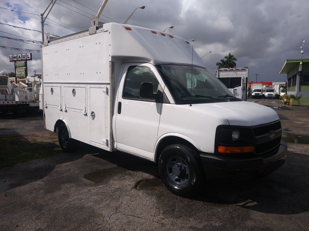 2006 chevy express van box ac cool automatico runs perfectly clean title