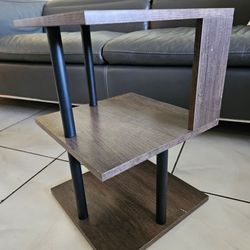 3-tier S-shaped side table/end table. Good Condition