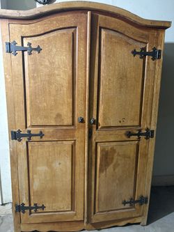 Dresser Or Cabinet Or Closet