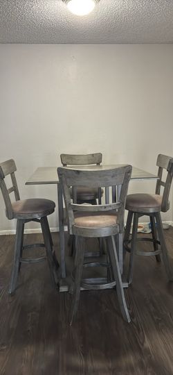 KITCHEN TABLE SET W. CHAIRS