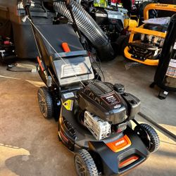 ECHO
Briggs & Stratton 3-in-1, 1-blade, rear-wheel drive, self-propelled, 21-inch, 190cc gas lawn mower with Mow N' Stow and ReadyStart