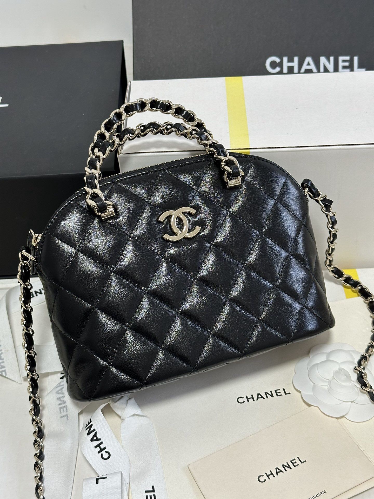 Fashionable classic chain bag