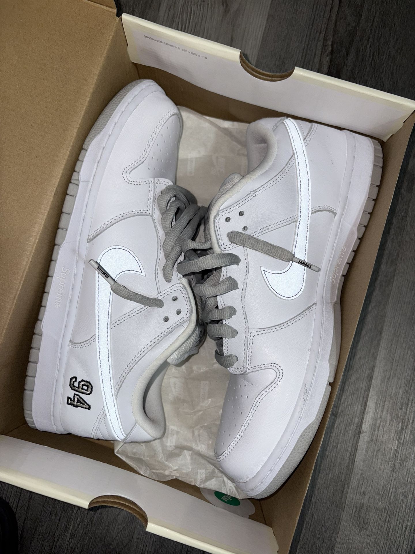 NIKE SB SUPREME DUNKS
