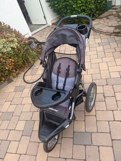 Expedition jogging stroller with infant attachment