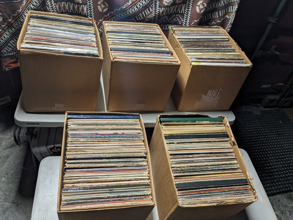 ~ Liquidation Sale 600 Vinyl Records $550 
