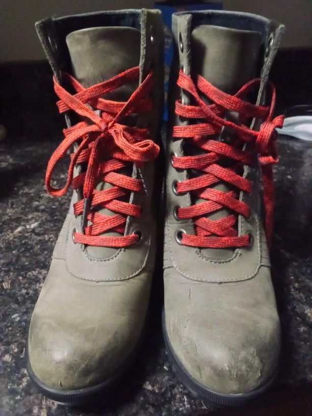 Women's Sorely Boots Size 7.5 - Like New