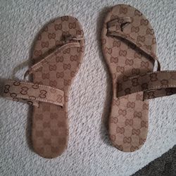 Nwot Gucci Sandals Sz 42
